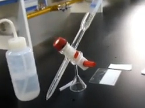 menghilangkan gelembung pada buret