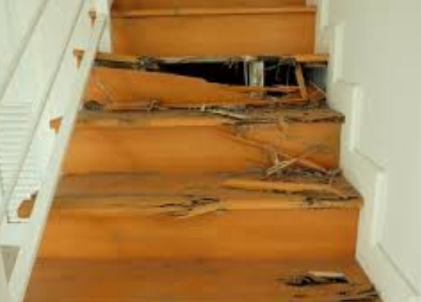 kecelakaan akibat tangga rusak